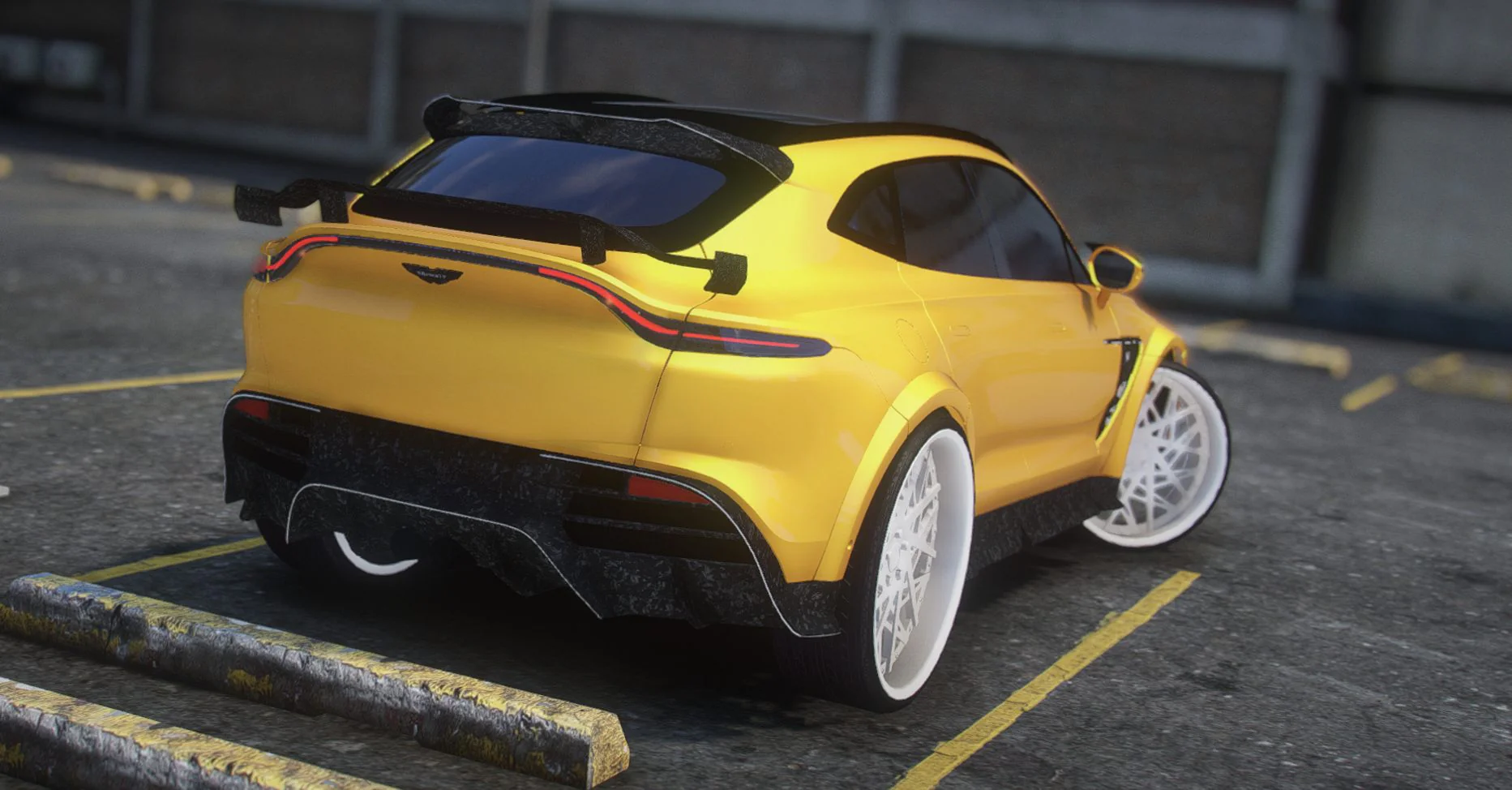 Aston Martin DBX - Image 2
