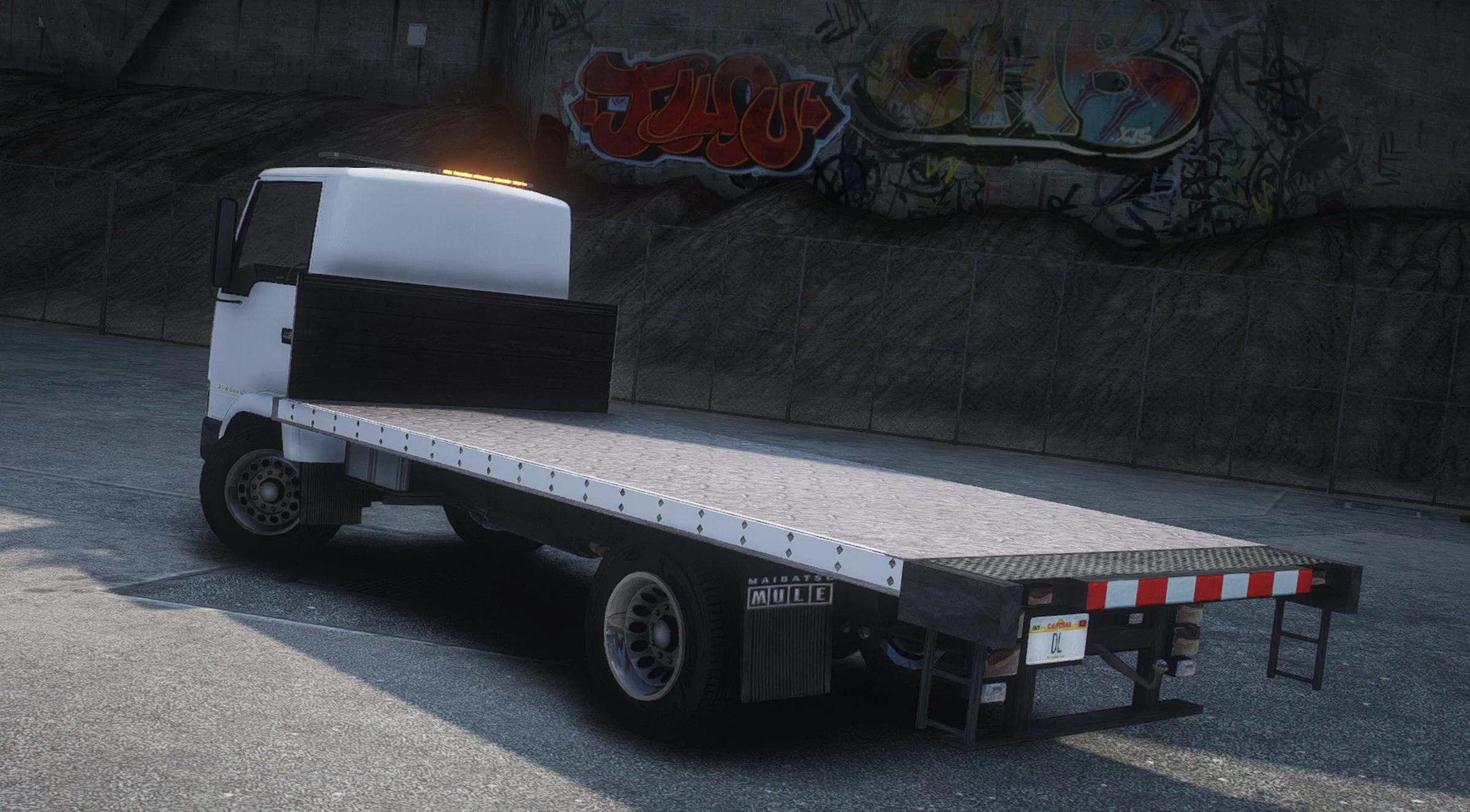 Maibatsu Mule Flatbed with Tow Hitch - Image 3